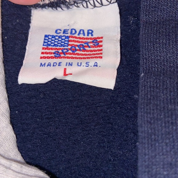 navy blue USA sweatshirt size large worn once. - Picture 2 of 2